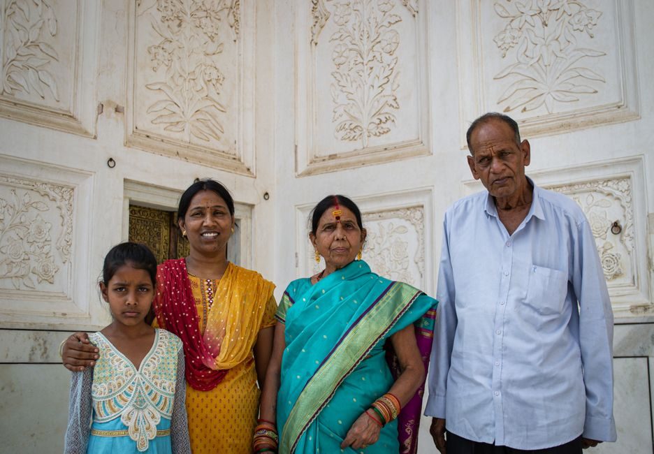 Multiple generations of an Indian family — the paternal line through which gotra passes